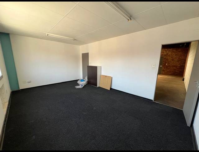 271M² WAREHOUSE TO LET IN STRIJDOMPARK